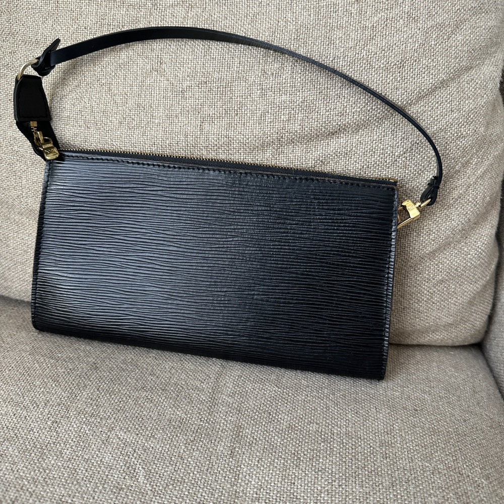 Louis Vuitton Epi Leather pochette